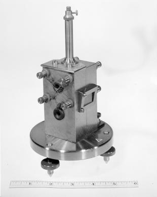 reflecting galvanometer with suspended needle