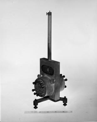 reflecting galvanometer with suspended needle