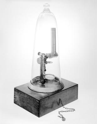 Chevalier medium horizontal universal achromatic compound microscope