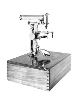 Chevalier horizontal universal achromatic compound microscope