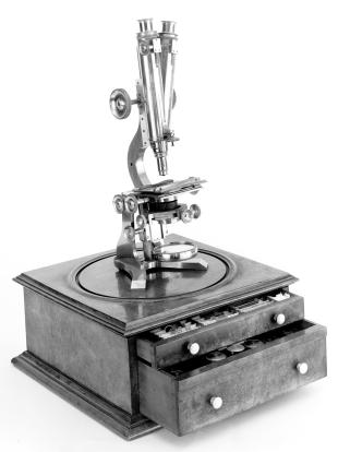 Crouch binocular compound microscope with specimen chest