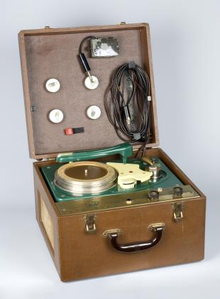 wire recorder with turntable