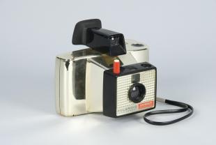 Polaroid instant camera, Swinger