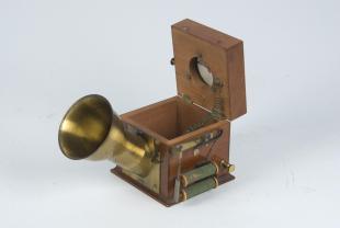 musical telephone transmitter of the type designed by Philipp Reis