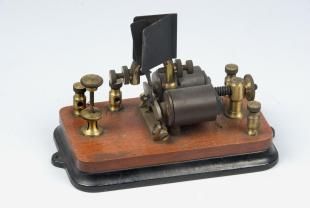 telegraph relay with light shutter