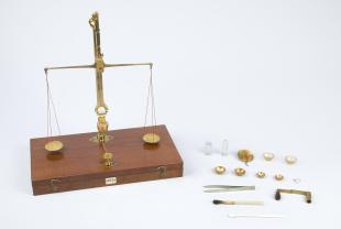 portable assay balance and blowpipe