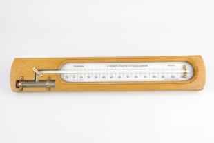 horizontal minimum thermometer on wooden frame