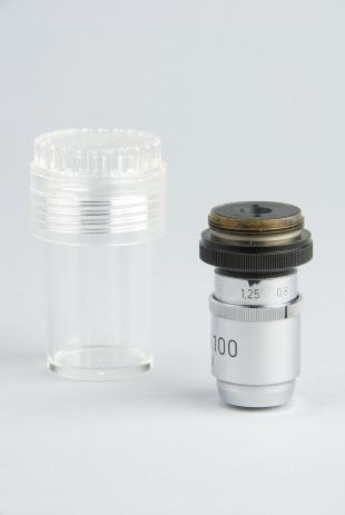 achromatic objective, spring-loaded, oil immersion with iris
