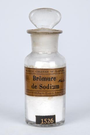 stoppered glass bottle of "Brômure de Sodium"
