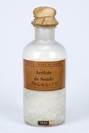 stoppered glass bottle of "Acétate de Soude"