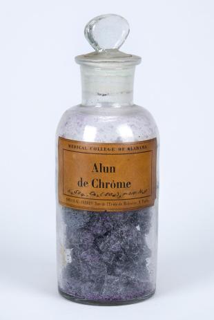 stoppered glass bottle of "Alun de Chrôme"