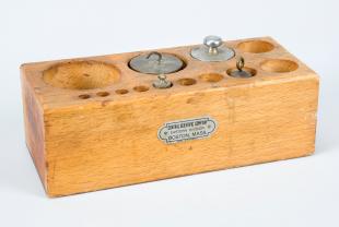 wood tray for weights with four weights