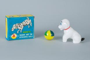 physics toy: "Magnetic Doggie and the Spinning Ball"