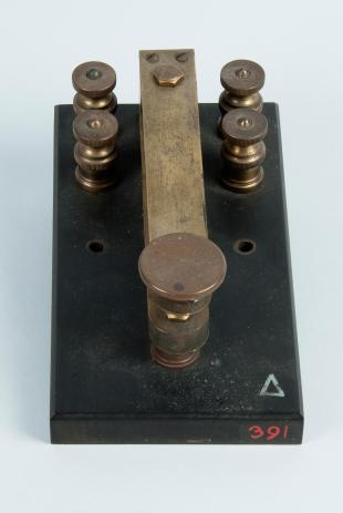 bridge key for battery and galvanometer circuits