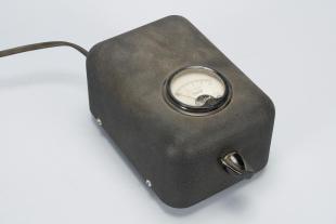 Spencer no. 393 voltage transformer for model 353 universal microscope lamp