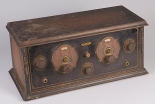 Dayton model XL-25 table radio receiver