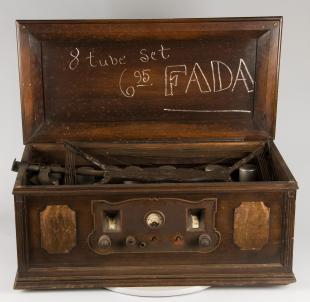 FADA model 480A  radio receiver with foldout loop antenna
