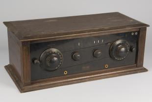 Browning-Drake model 5R radio receiver with wire connecting dials