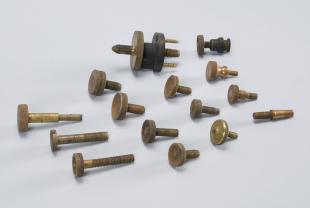 assorted leveling-screw feet and mounting screws