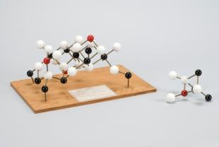 mineral molecular model: crysoberil