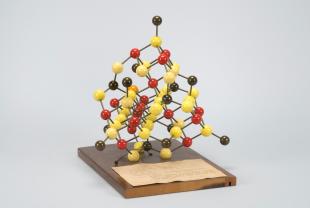 mineral molecular model: daubreelite