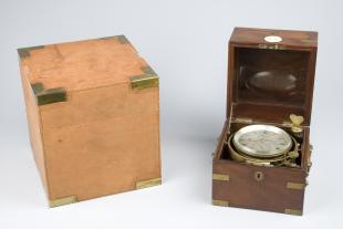 carrying case for 56-hour marine chronometer
